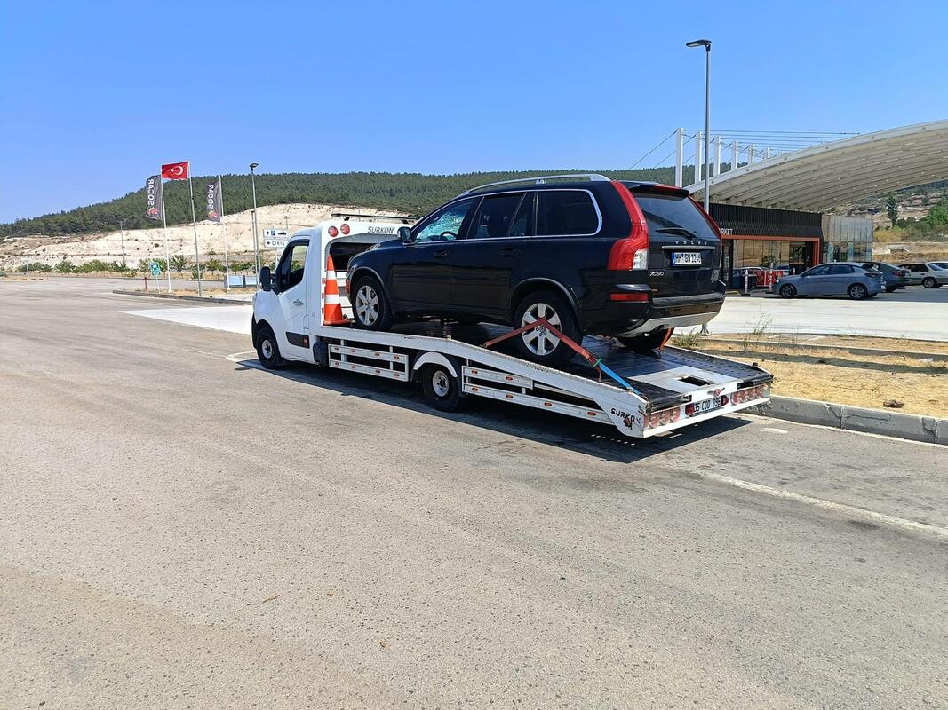 Foça gece BMW taşıma